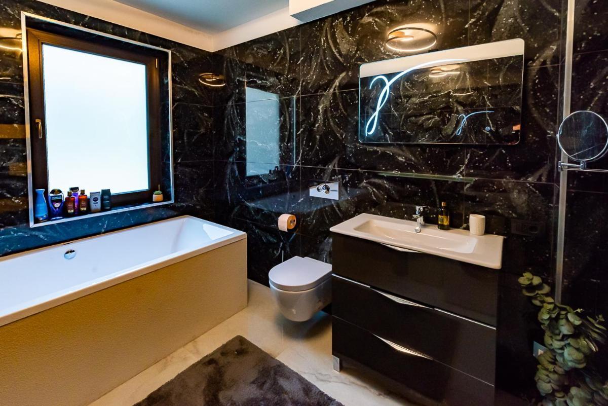 Moky Rezident Appartement Arad Buitenkant foto